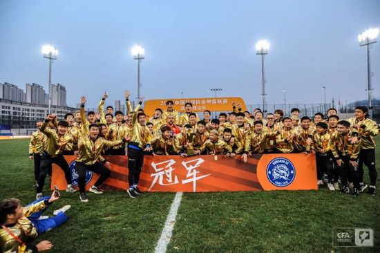 巴萨在2023年不会签署任何续约合同，所有谈判都将在2024年进行，包括德容，他无疑是巴萨计划的关键球员。